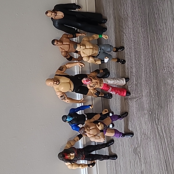 8 Wrestlers Action Figures - Picture 2 of 2